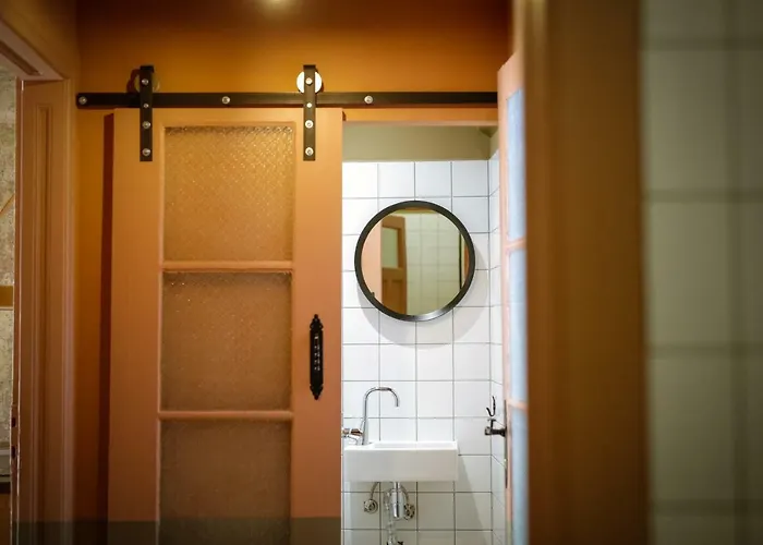 Daire Beautiful Location Red Mouse