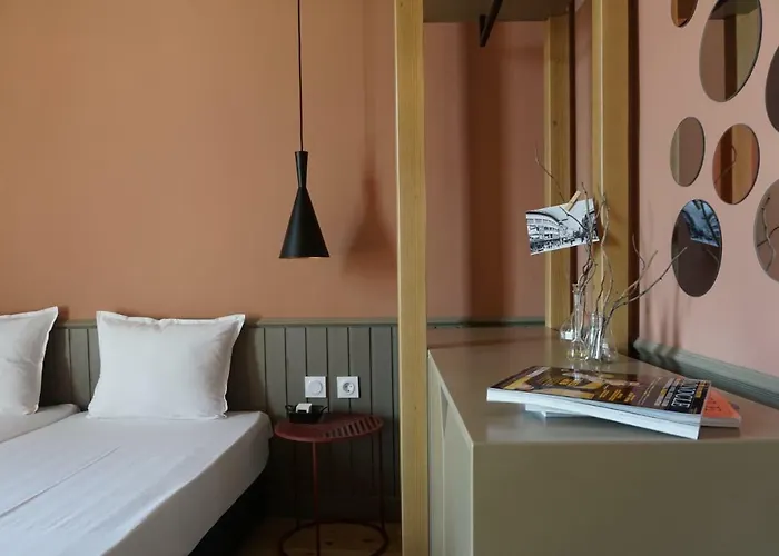 Beautiful Location Red Mouse Daire