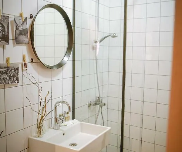 Beautiful Location Red Mouse Daire