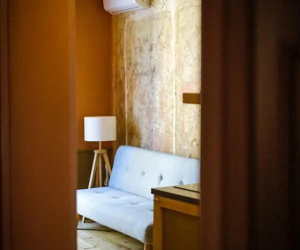 Beautiful Location Red Mouse Daire *