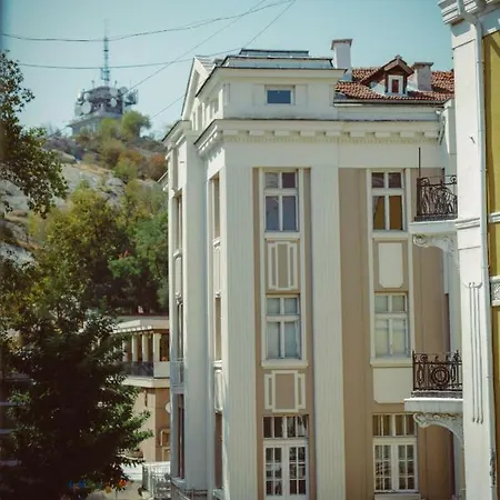 Beautiful Location Red Mouse Apartment