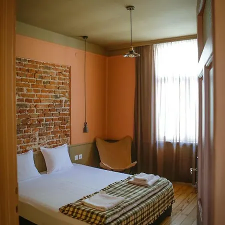 Beautiful Location Red Mouse *